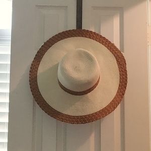 Straw sun hat never worn